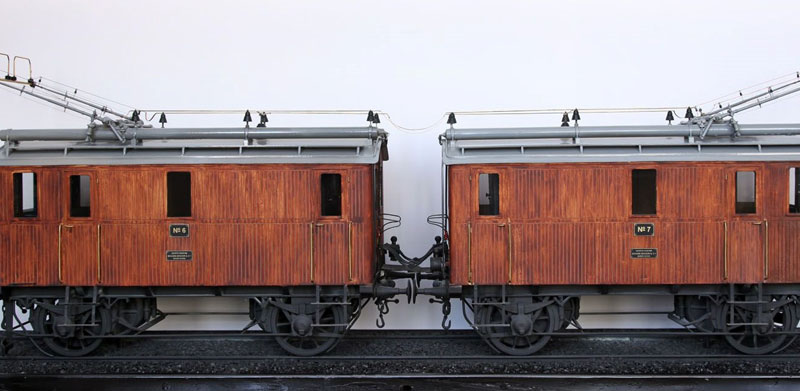 Modelo de doble locomotora elctrica trifsica