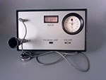 Esfigmomanmetro o tensimetro (T.I.K., Japn, dcada 1960) - Pieza IG: 05811