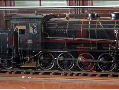 Modelo de locomotora de vapor de la serie 1100 de la compaa MZA